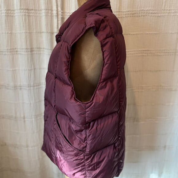 Vtg 80s Lands' End burgundy puffer vest with button front and pockets Size: M - Picture 2 of 4
